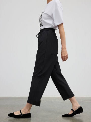 BGN Spodnie w kolorze czarnym