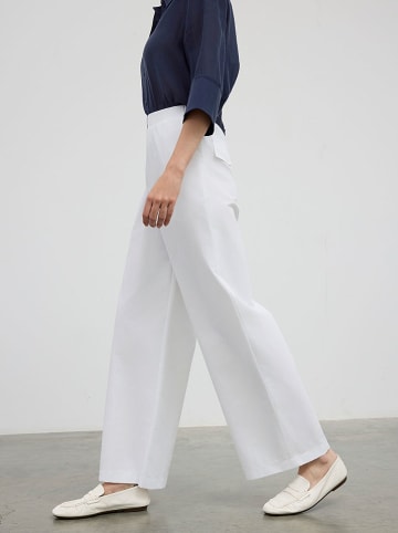 BGN Spodnie w kolorze białym