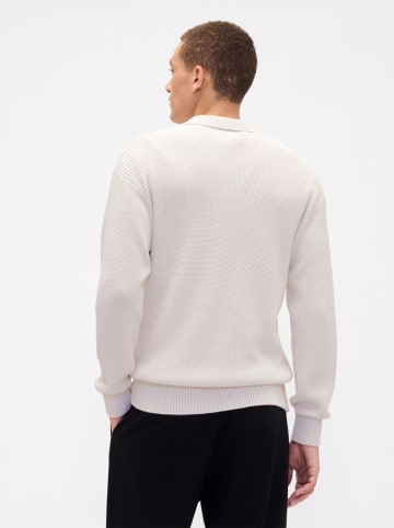 GAP Sweter w kolorze kremowym