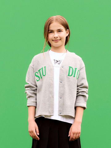 name it Cardigan in Grau