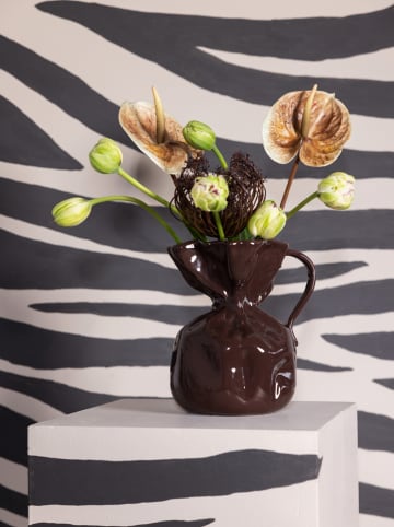 Byon Vase "Crumple" in Braun - (B)23,5 x (H)26 x (T)17 cm 