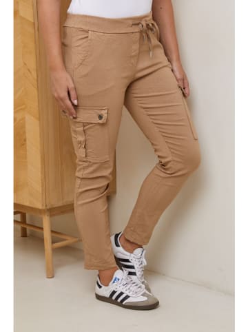 Curvy Lady Bojówki w kolorze jasnobrązowym