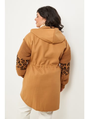 Curvy Lady Parka w kolorze jasnobrązowym