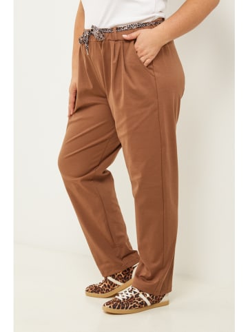 Curvy Lady Hose in Hellbraun