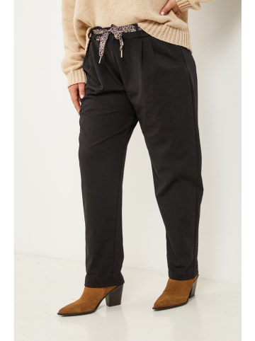 Curvy Lady Hose in Schwarz
