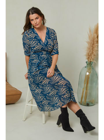 Curvy Lady Kleid in Blau/ Beige