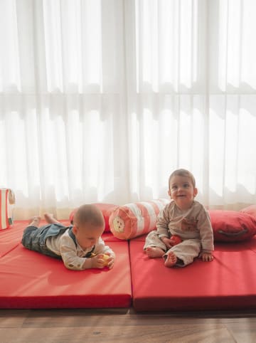 The Wild Hug Spielmatte in Rot - (L)120 x (B)120 cm