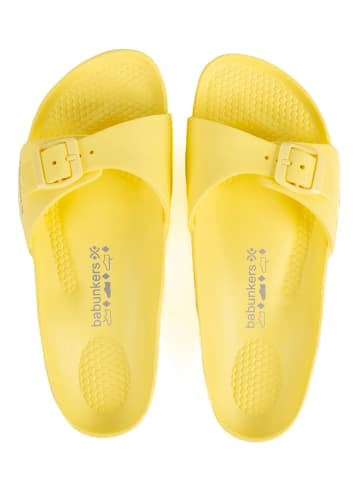 BABUNKERS Family Klapki w kolorze żółtym