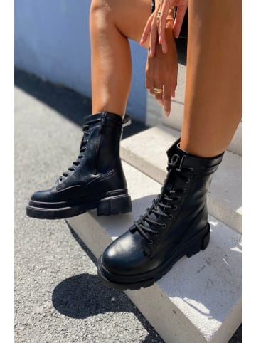 trendyol Boots in Schwarz