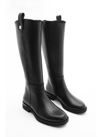trendyol Stiefel in Schwarz