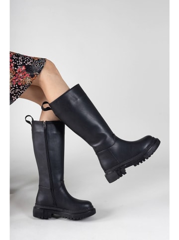 trendyol Stiefel in Schwarz