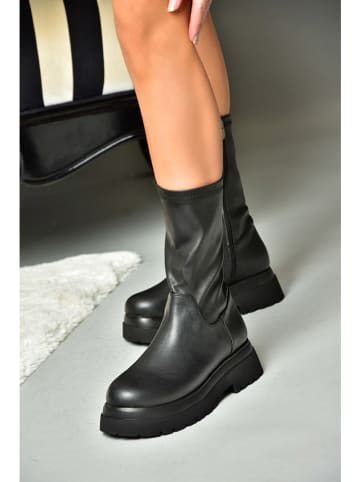 trendyol Stiefeletten in Schwarz