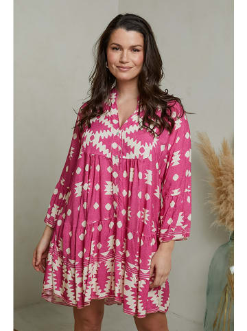 Curvy Lady Sukienka w kolorze różowym