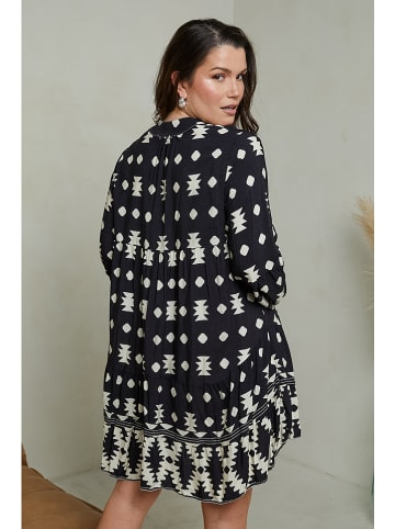 Curvy Lady Kleid in Schwarz