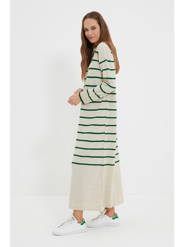 trendyol Kleid in Creme/ Grün