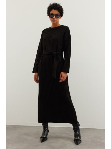 trendyol Kleid in Schwarz