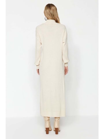 trendyol Kleid in Creme