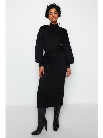trendyol Kleid in Schwarz