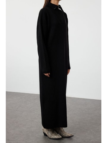 trendyol Kleid in Schwarz