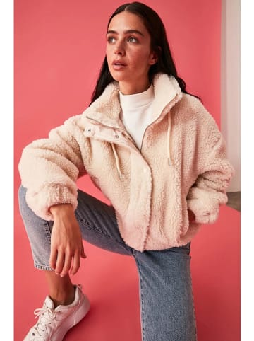 trendyol Winterjacke in Rosa