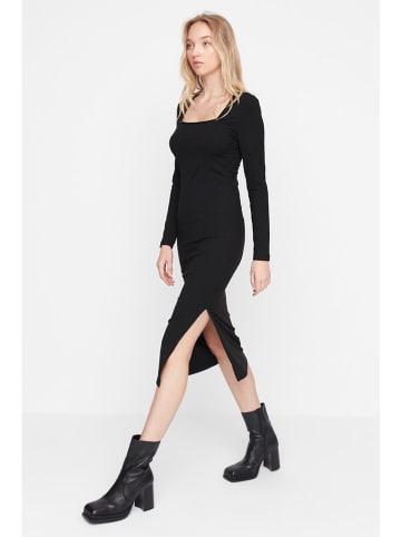 trendyol Kleid in Schwarz
