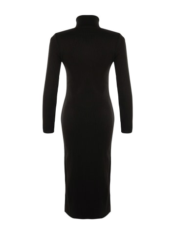 trendyol Kleid in Schwarz