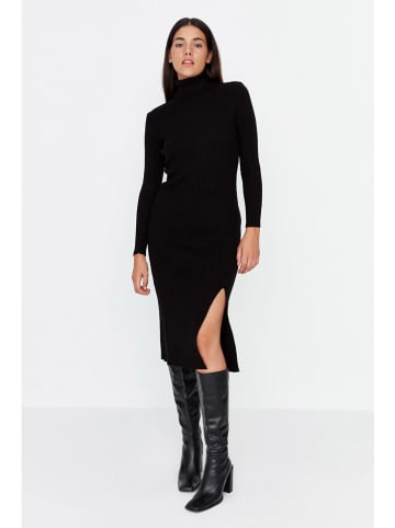 trendyol Kleid in Schwarz