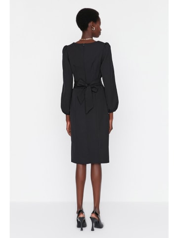 trendyol Kleid in Schwarz