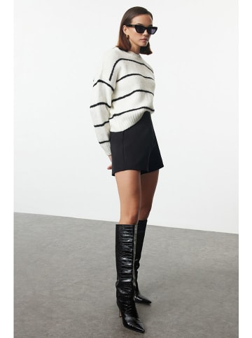 trendyol Pullover in Weiß/ Schwarz