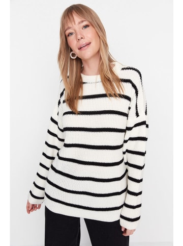 trendyol Pullover in Weiß/ Schwarz