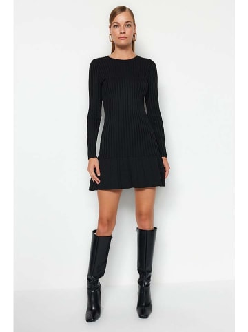 trendyol Kleid in Schwarz