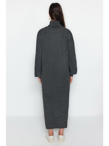 trendyol Kleid in Anthrazit