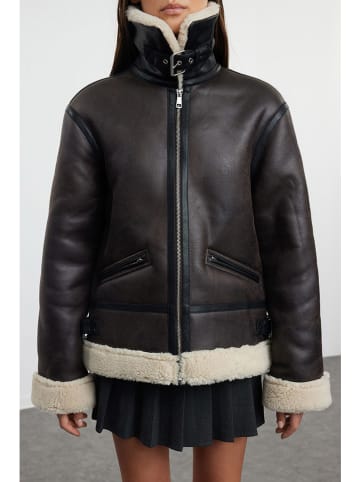 trendyol Winterjacke in Dunkelbraun/ Beige