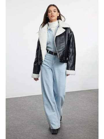 trendyol Winterjacke in Schwarz