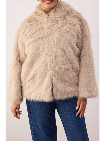 trendyol Kunstfelljacke in Beige