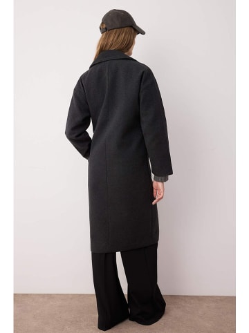 trendyol Übergangsmantel in Anthrazit
