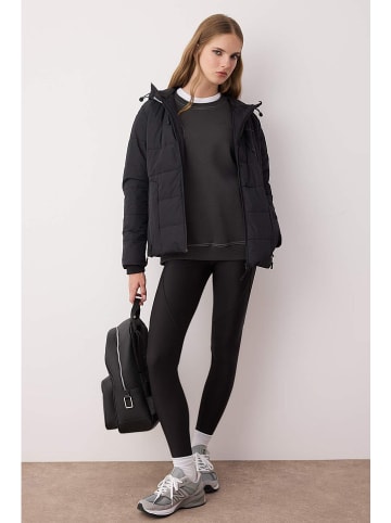 trendyol Winterjacke in Schwarz