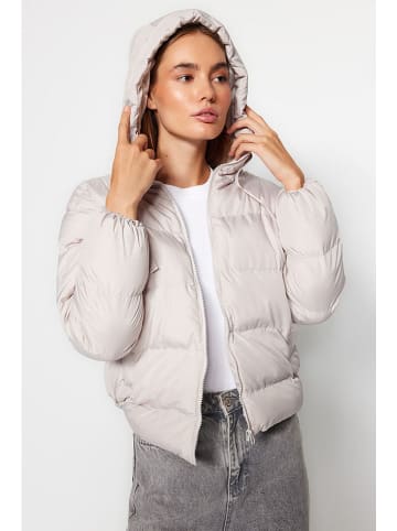 trendyol Winterjacke in Creme