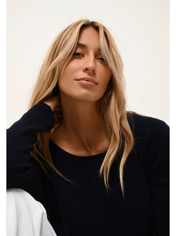 Just Cashmere Kaszmirowy sweter "Fiona" w kolorze granatowym