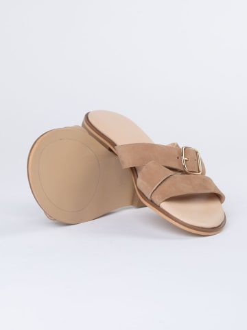 JOLANA & FENENA Leren slippers beige