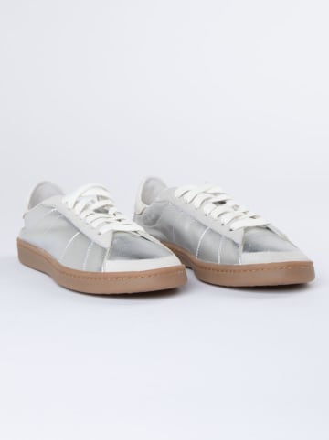 JOLANA & FENENA Skórzane sneakersy w kolorze srebrnym