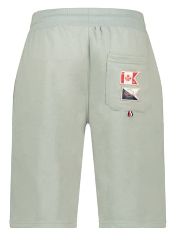 Canadian Peak Bermudy dresowe "Pogoeak" w kolorze oliwkowym