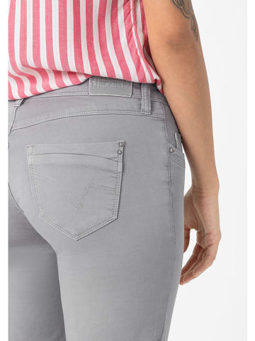 Timezone Shorts in Grau