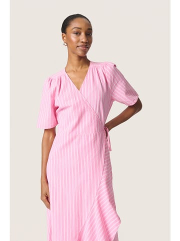 Soaked in Luxury Sukienka w kolorze różowo-białym