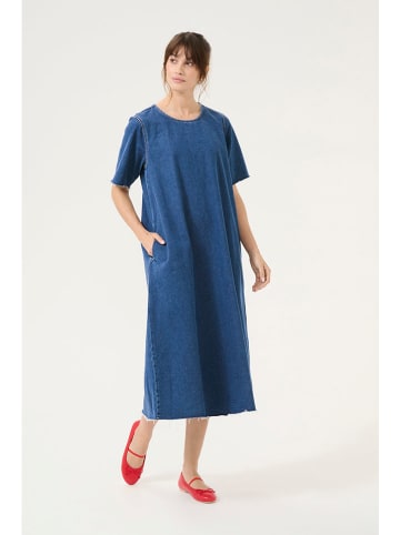 CULTURE Sukienka w kolorze niebieskim
