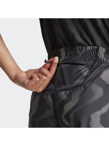 adidas Laufshorts in Grau