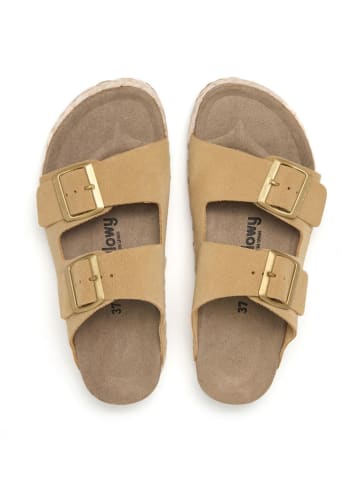 billowy Skórzane klapki w kolorze beżowym