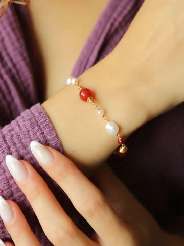 Pierres de Jade Pozłacana bransoletka z perłami i koralami