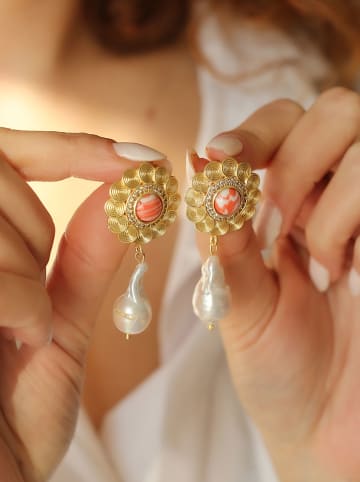 Pierres de Jade Vergold. Ohrstecker mit Edelsteinen und Perlen