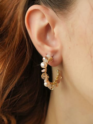 Pierres de Jade Pozłacane kolczyki-półkreole z perłami